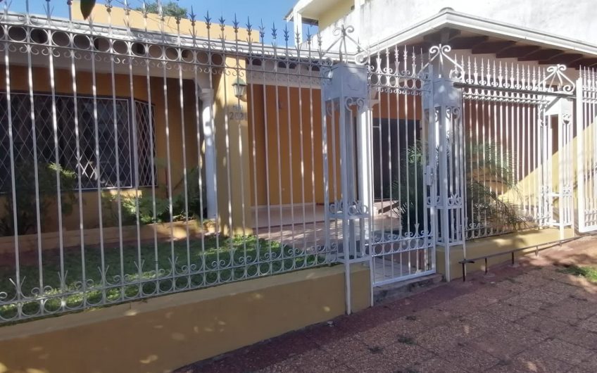 OFICINA O VIVIENDA EN CASA TODA DE PLANTA BAJA – VISTA ALEGRE – ASUNCION