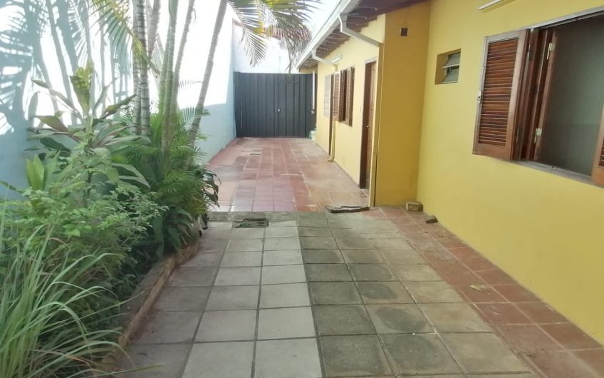 OFICINA O VIVIENDA EN CASA TODA DE PLANTA BAJA – VISTA ALEGRE – ASUNCION