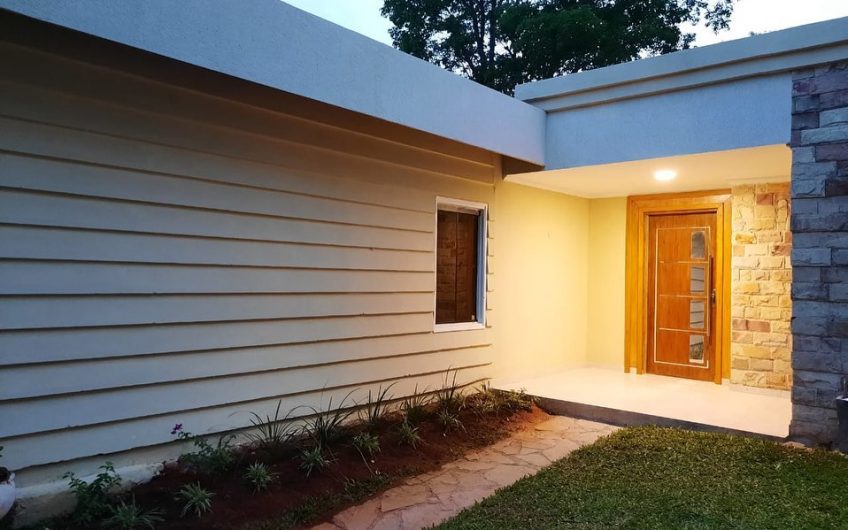 ALQUILO CASA TODA UNA PLANTA PARA VIVIENDA U OFICINA EN LOS LAURELES