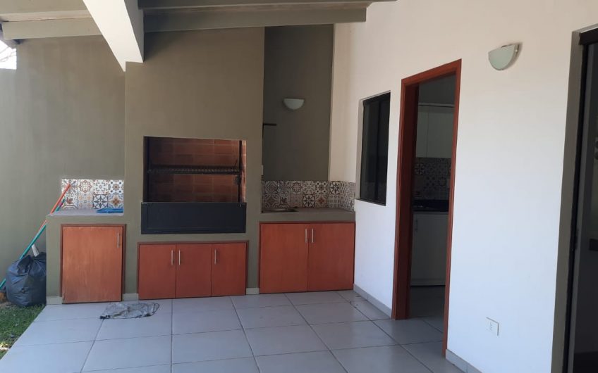 VENTA DUPLEX CON PISCINA A ESTRENAR EN LUQUE CERCA DEL CIT