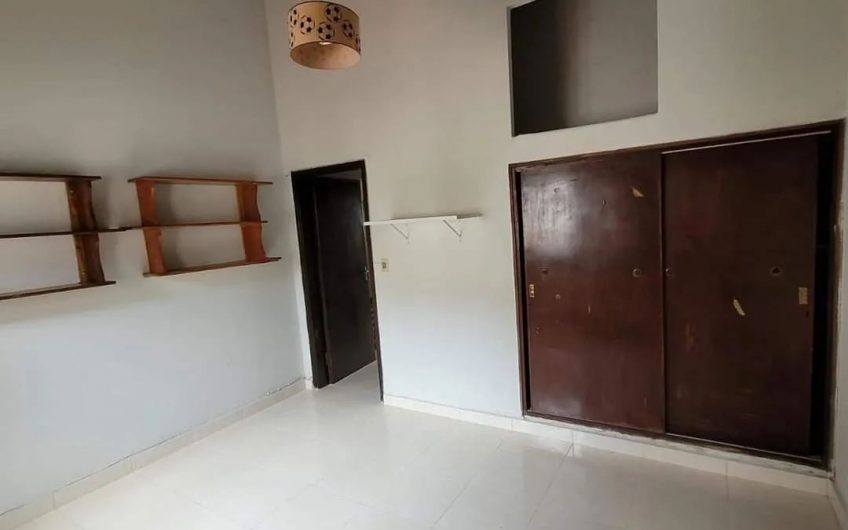 Alquilo Chalet de 3 dormitorios en Barrio Seminario – Mburicao
