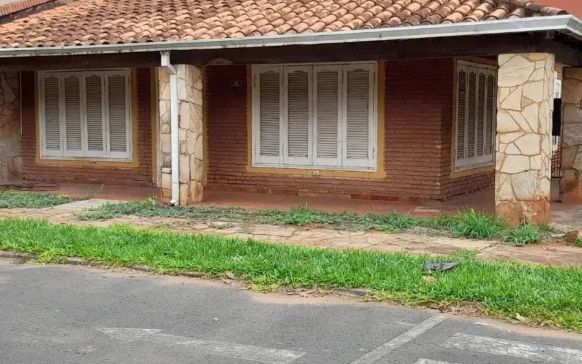 Vendo casa a demoler en esquina en Luque – Tercer Barrio