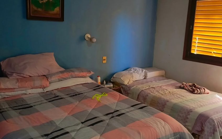 Vendo Casa De 2 Plantas Con Piscina En Barrio San Rafael – Asuncion